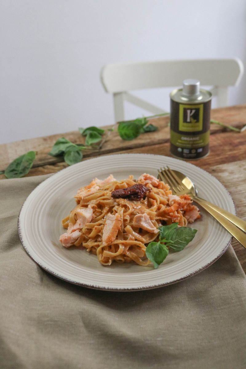 Linguini With Salmon And Dried Tomato Pasta