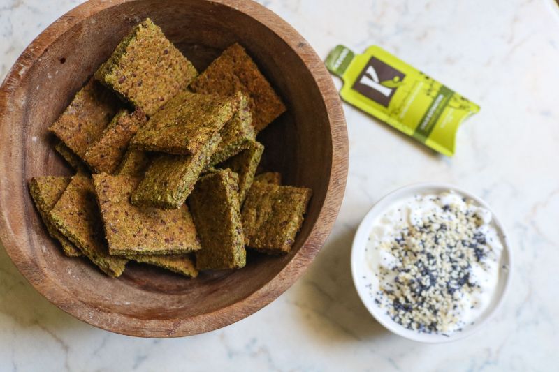 Crispy Olive Oil-Spinach Crackers